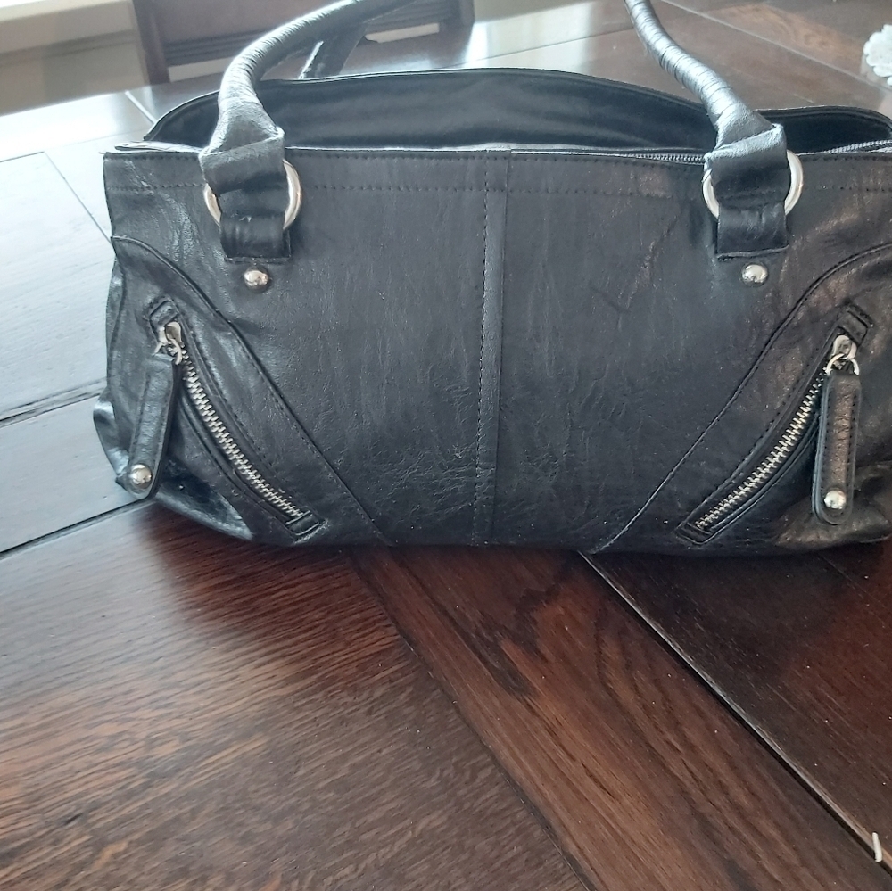 DIVERSO~Italy handbag~This is a BLACK bag/ hanging